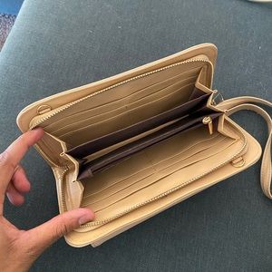 wallet with shoulder chain